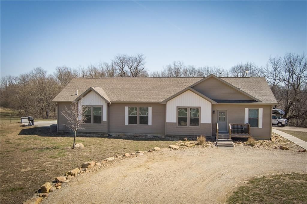 1155 NW 250 Road, Holden, MO