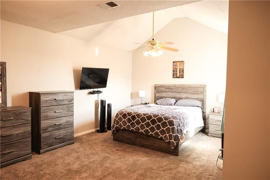 520 NE Knox Street — photo 36