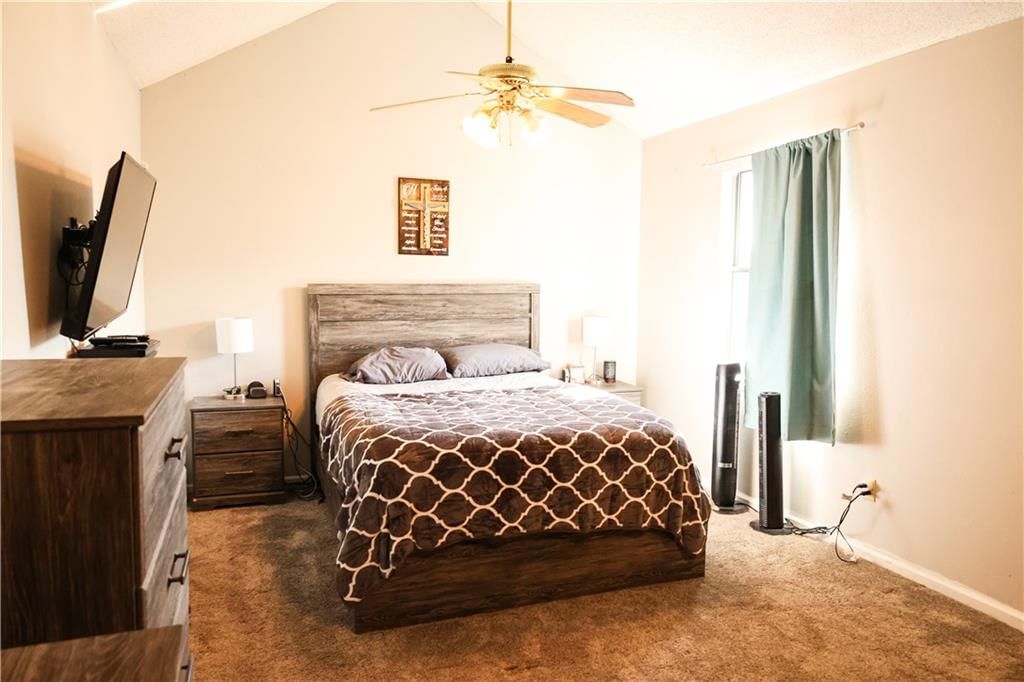 520 NE Knox Street — photo 37