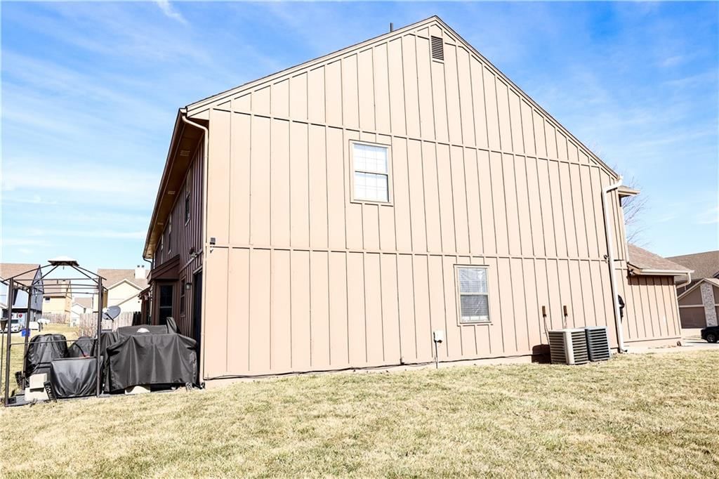 520 NE Knox Street — photo 46