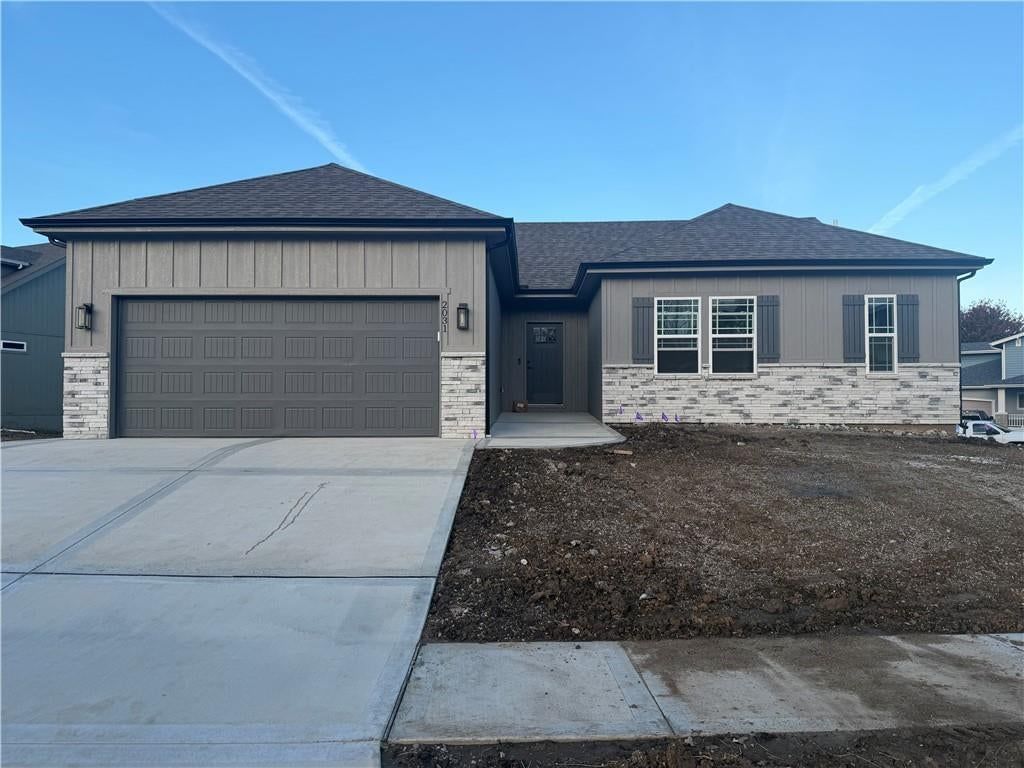 2031 Riverstone Drive, Excelsior Springs, MO: listing photo 2