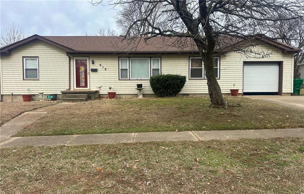918 W Walnut Street, Nevada, MO