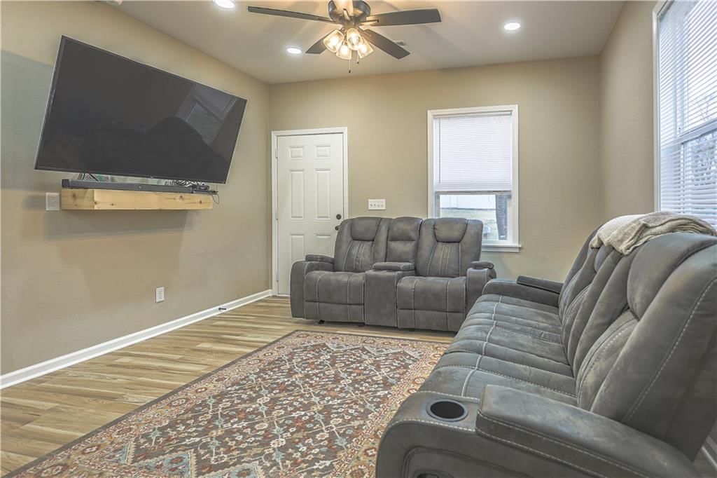 401 Darneal Avenue — photo 3