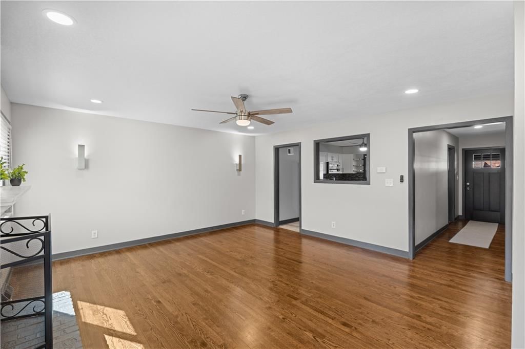 5736 W 97th Street — photo 4