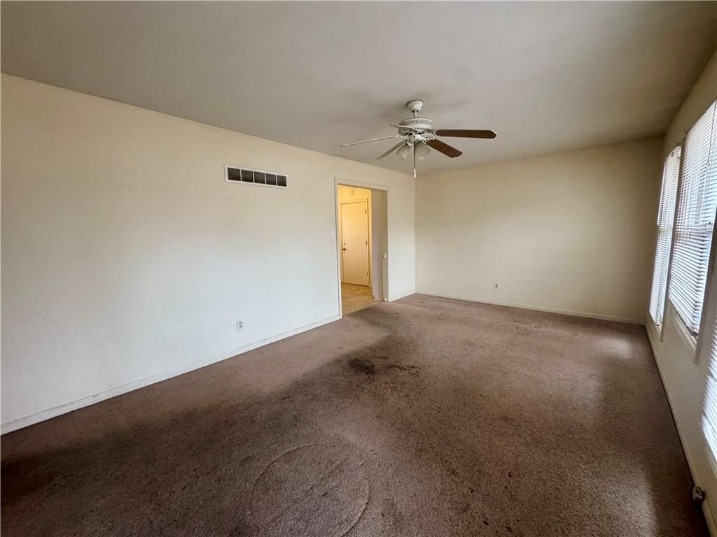 512 NW Lakeview Road — photo 2