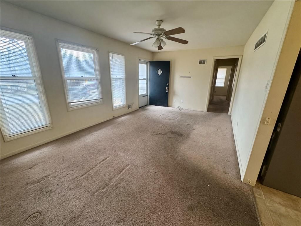 512 NW Lakeview Road — photo 3