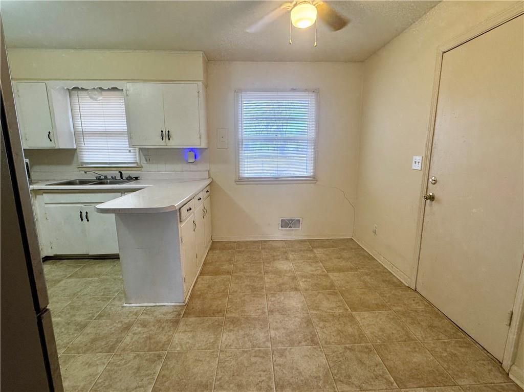 512 NW Lakeview Road — photo 5