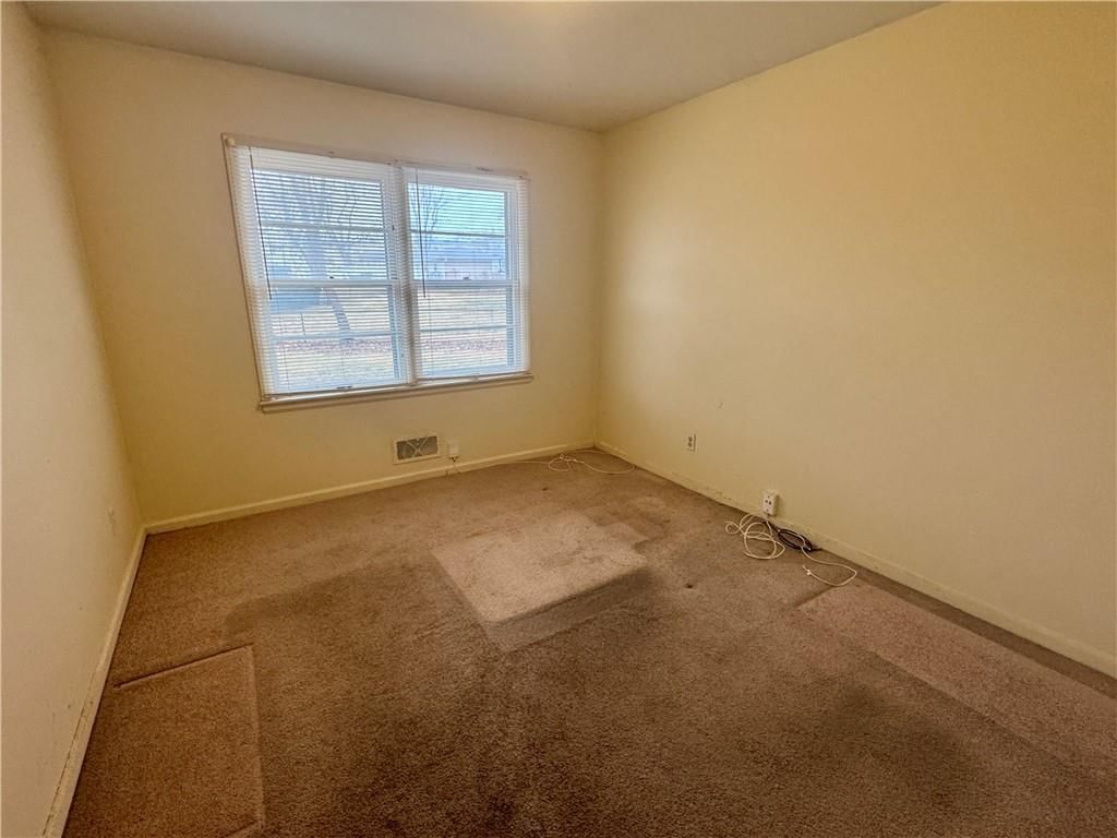 512 NW Lakeview Road — photo 7