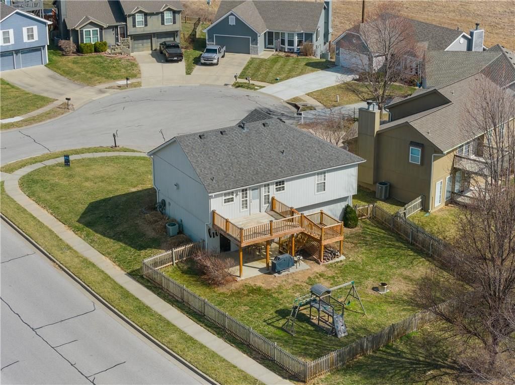 1205 Robin Circle — photo 33
