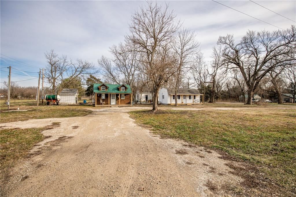 112 W Kansas Avenue — photo 39