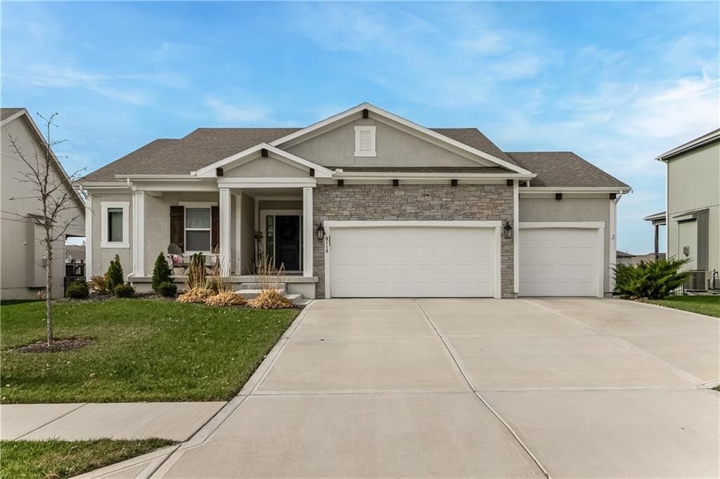 3116 SW Arbor Tree Drive, Lee's Summit, MO