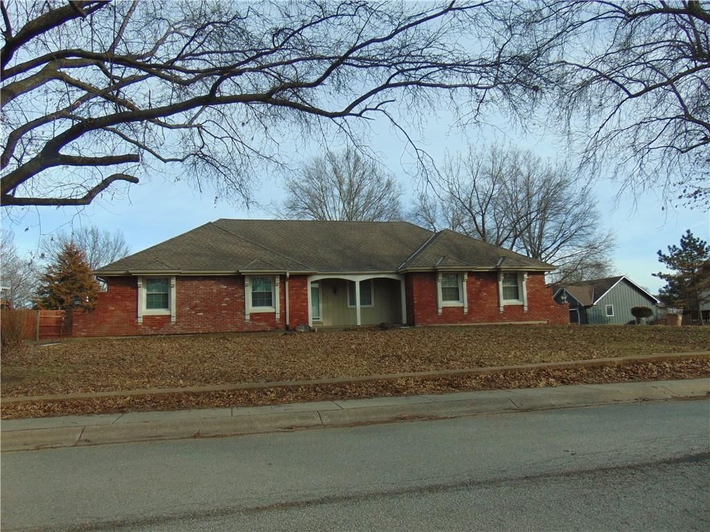 201 Johnston Drive — photo 2