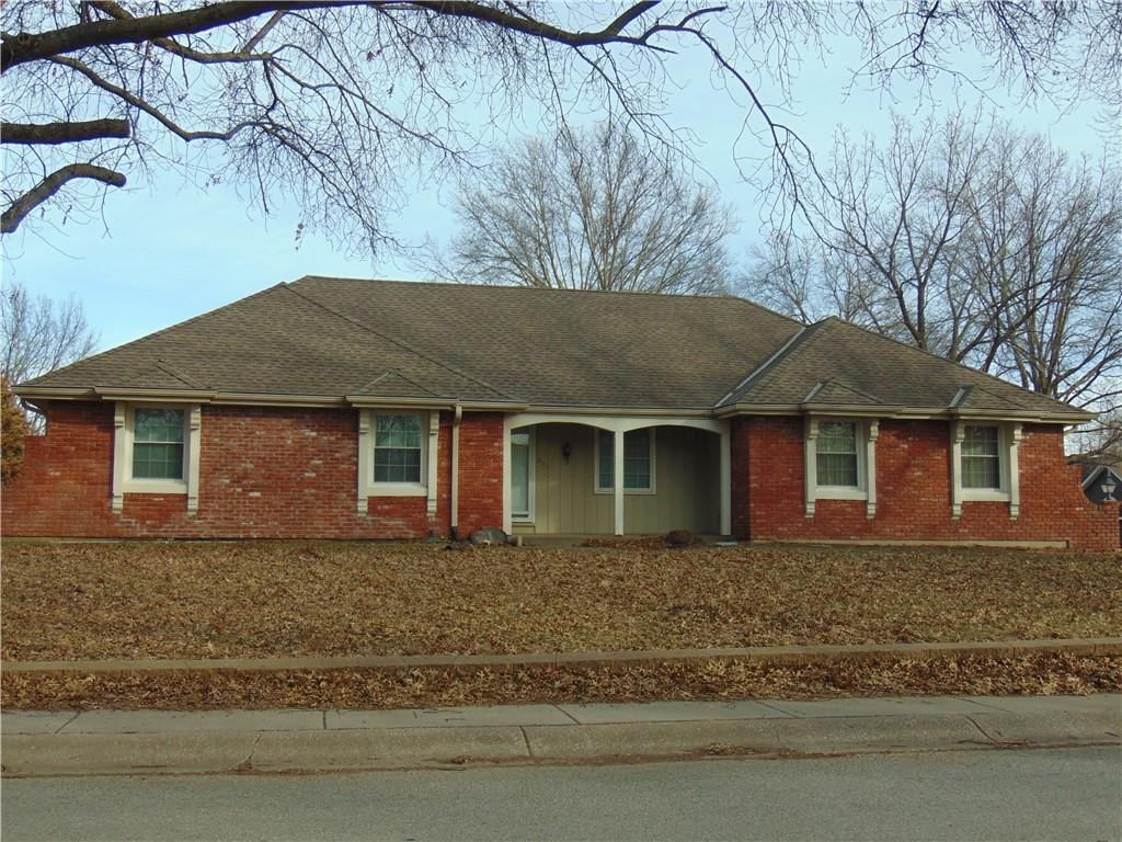 201 Johnston Drive — photo 3