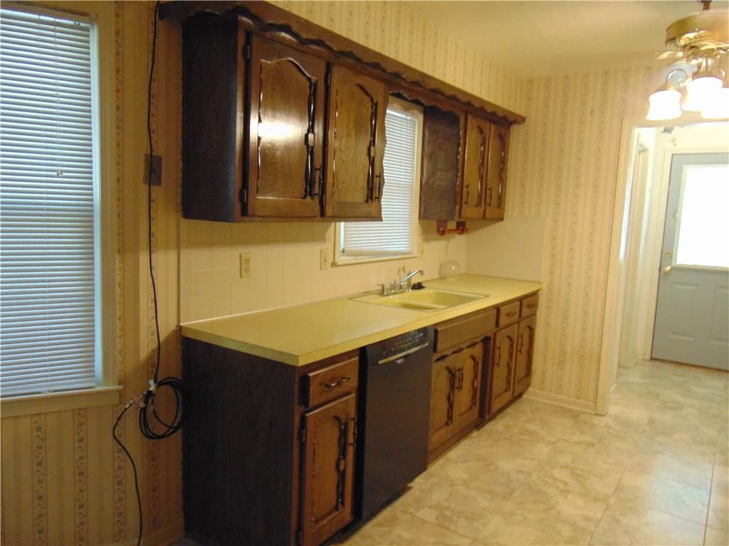 201 Johnston Drive — photo 7