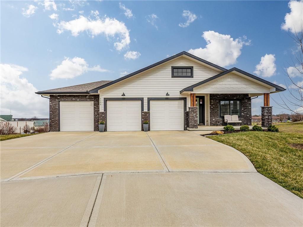 1100 NE Goshen Court — photo 2