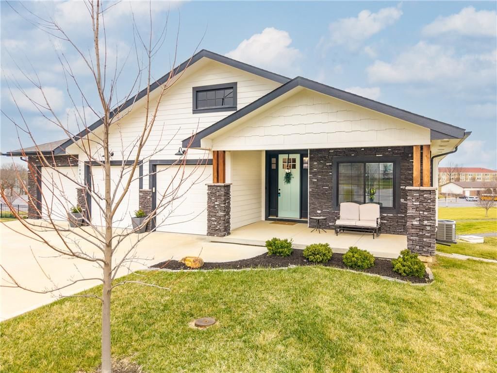 1100 NE Goshen Court — photo 3