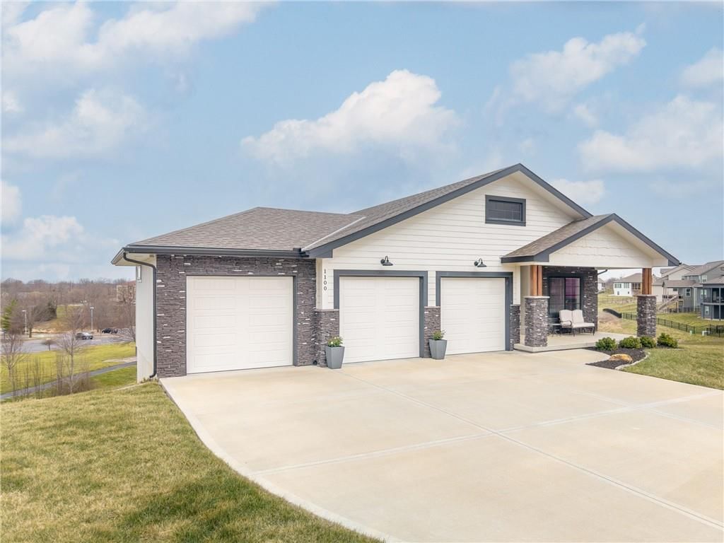 1100 NE Goshen Court — photo 4