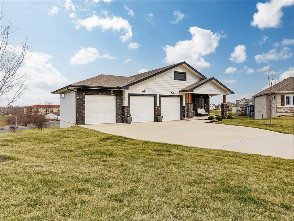 1100 NE Goshen Court — photo 5