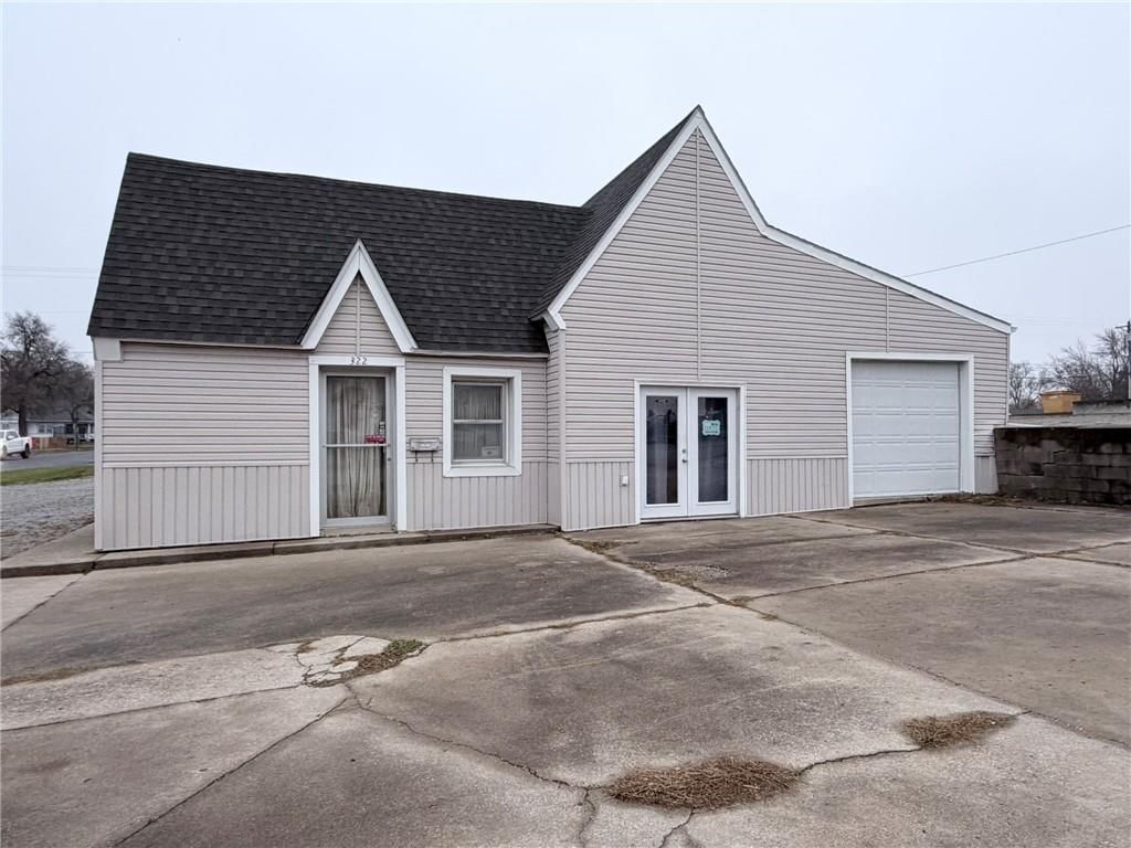 322 N Walnut Street — photo 2