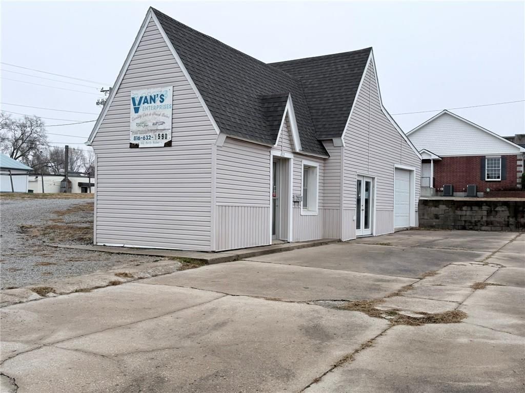 322 N Walnut Street — photo 13