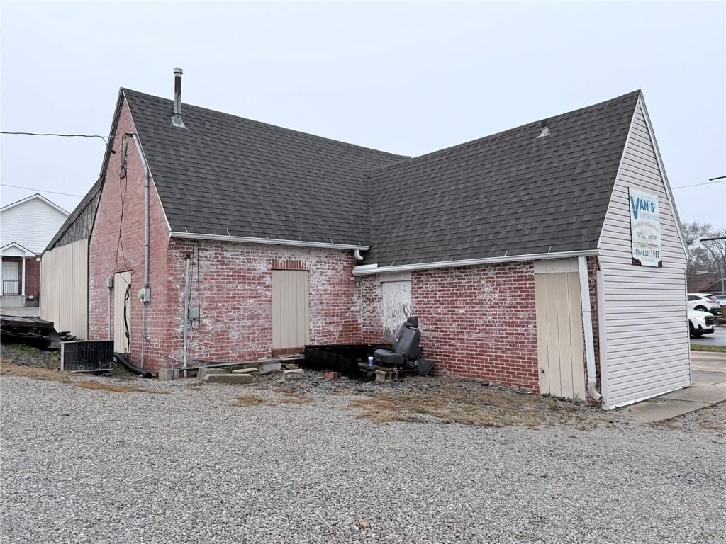 322 N Walnut Street — photo 14