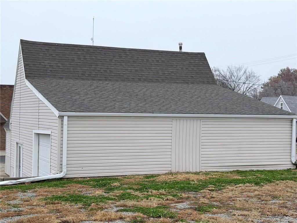 322 N Walnut Street — photo 15