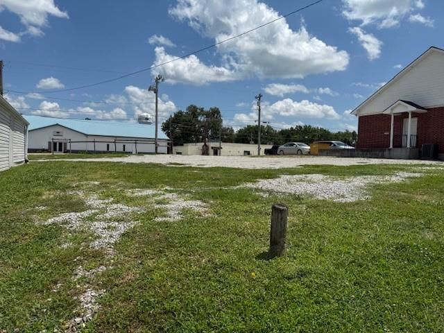 322 N Walnut Street — photo 17