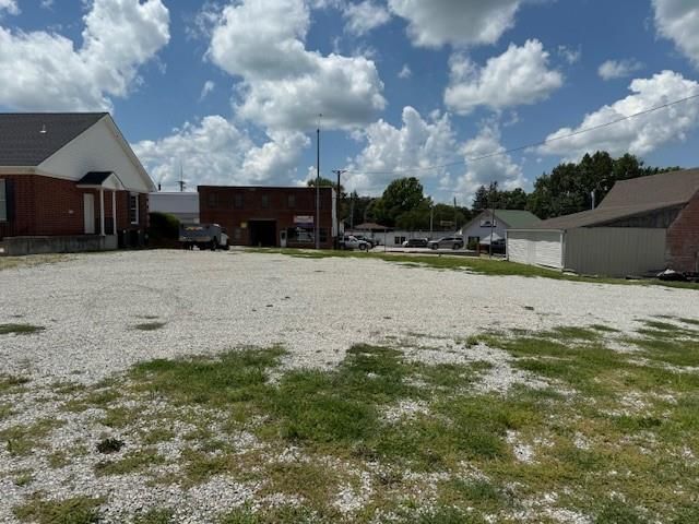 322 N Walnut Street — photo 20