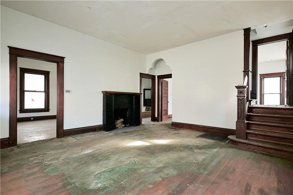 409 E Broadway Street — photo 14