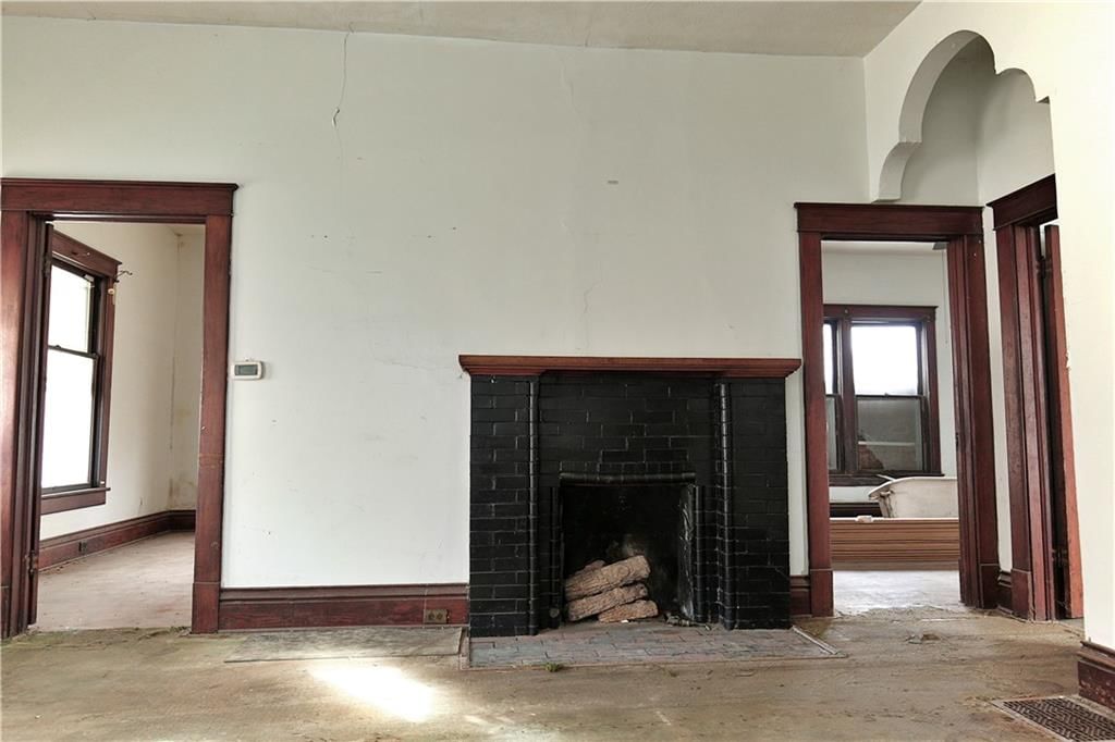 409 E Broadway Street — photo 15