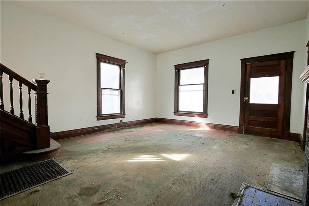 409 E Broadway Street — photo 16
