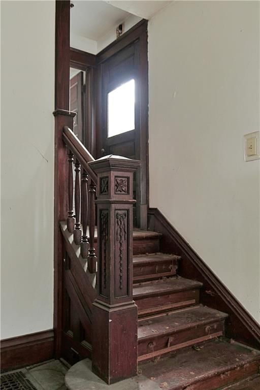 409 E Broadway Street — photo 17