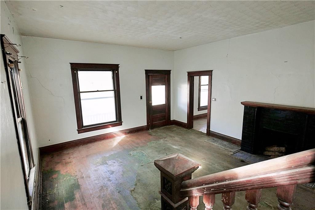 409 E Broadway Street — photo 18