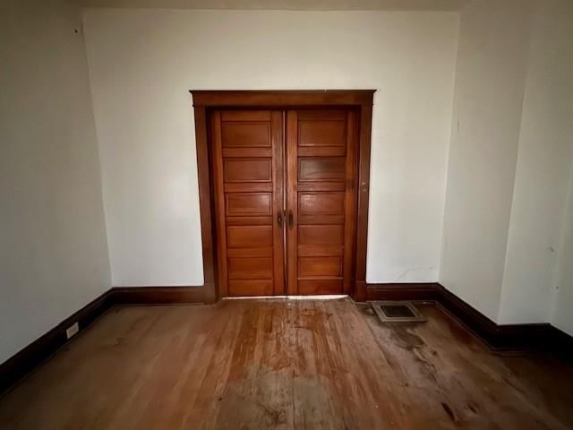409 E Broadway Street — photo 23