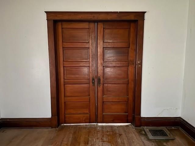 409 E Broadway Street — photo 24