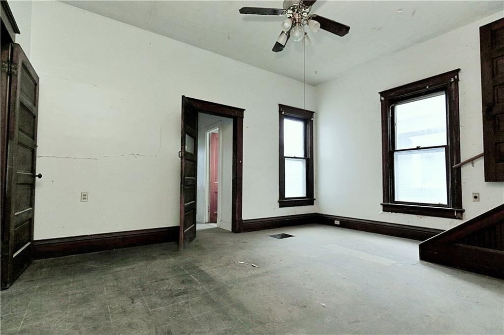 409 E Broadway Street — photo 26