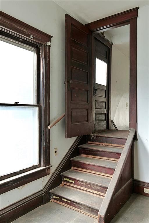 409 E Broadway Street — photo 28