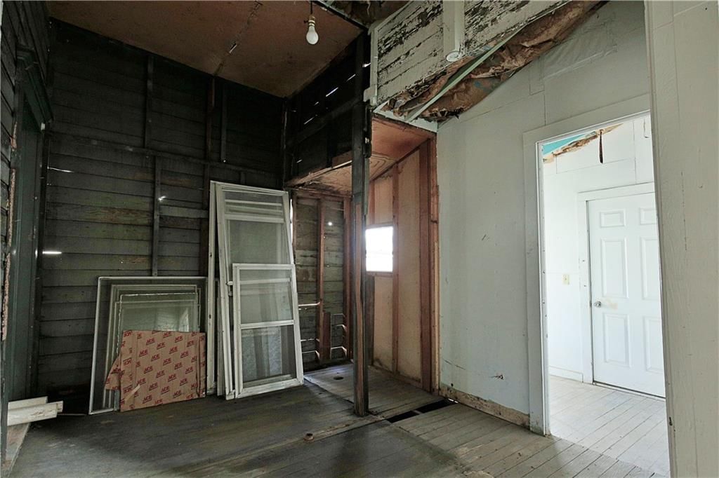 409 E Broadway Street — photo 29