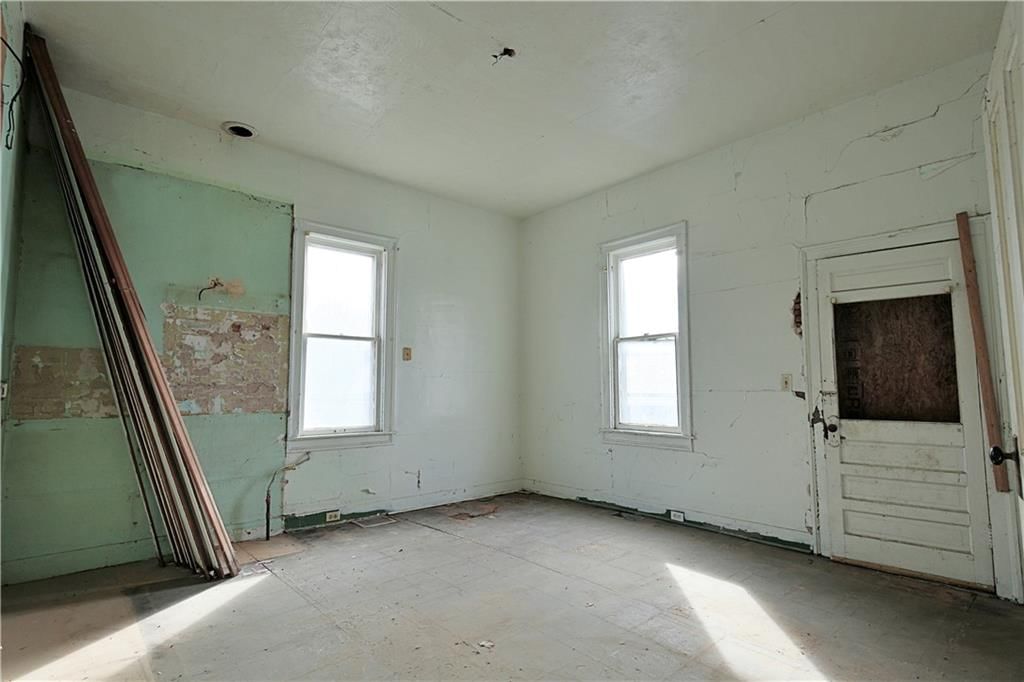 409 E Broadway Street — photo 30