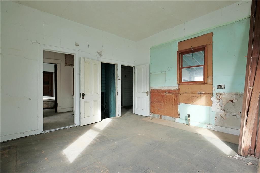 409 E Broadway Street — photo 31