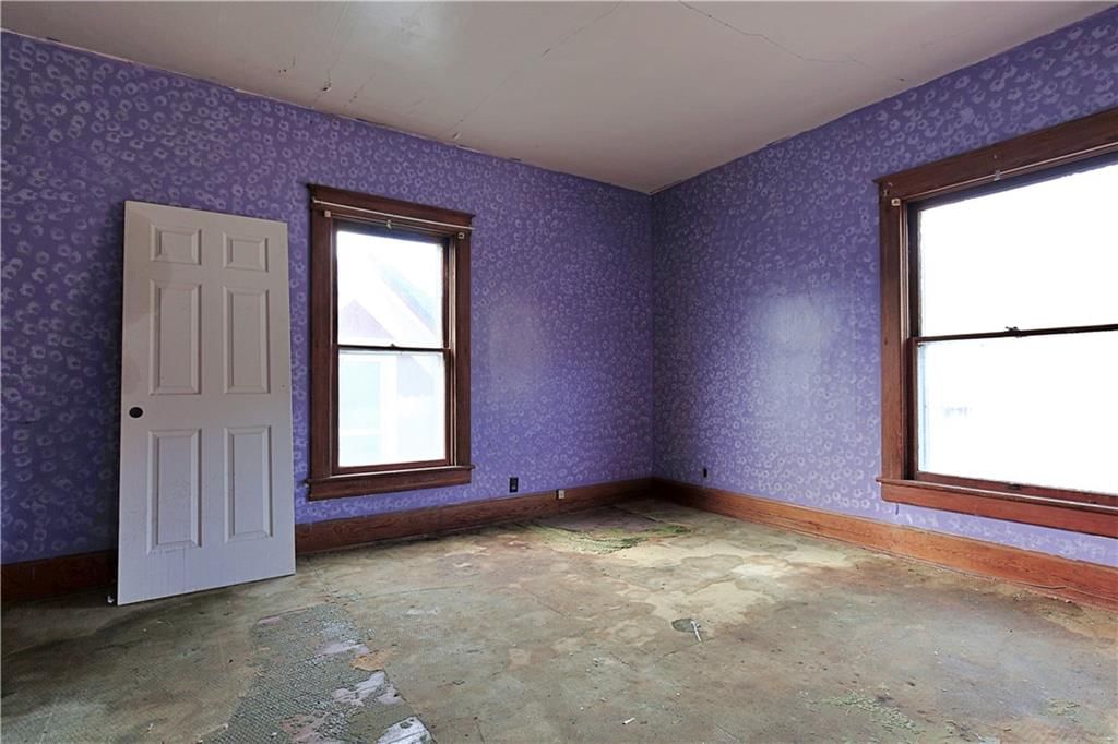 409 E Broadway Street — photo 37