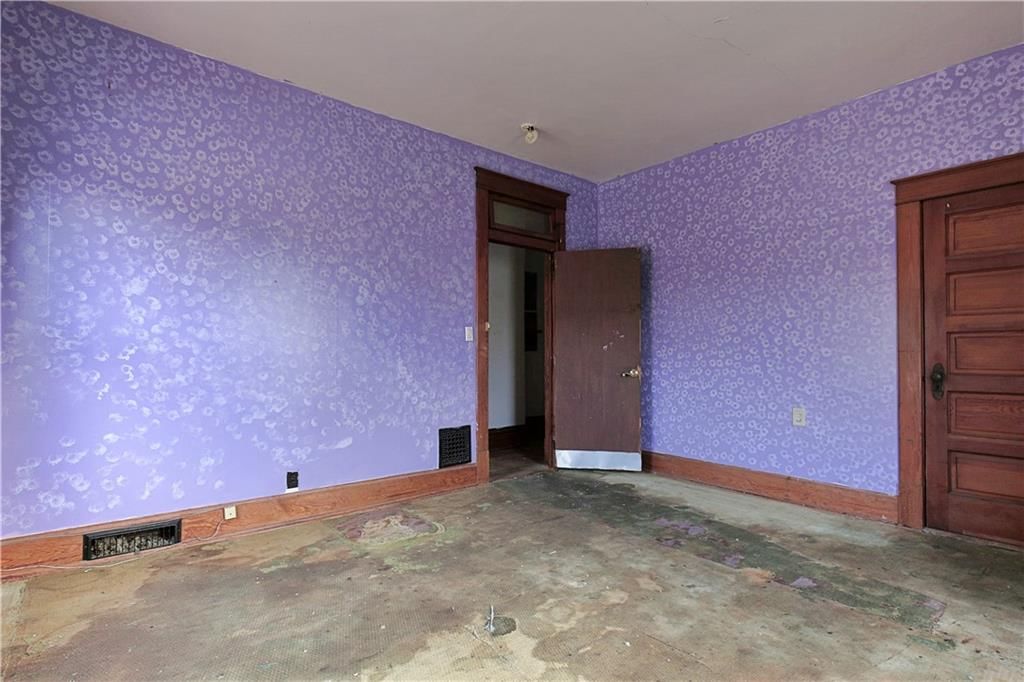409 E Broadway Street — photo 38