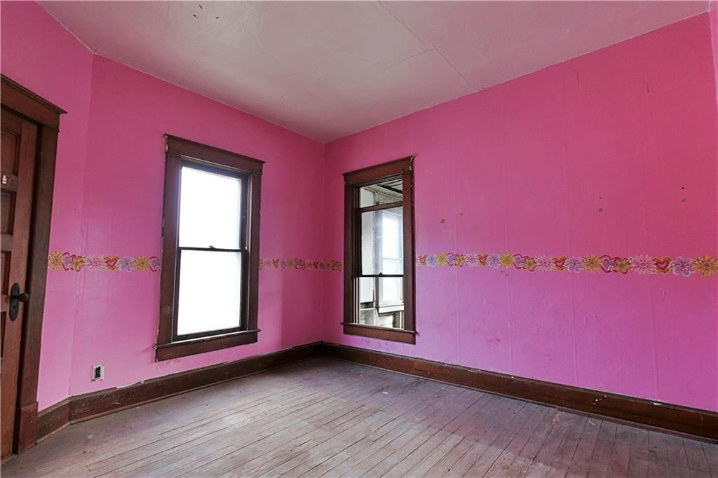 409 E Broadway Street — photo 42