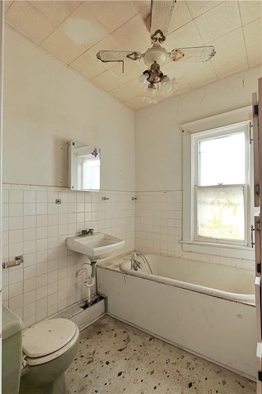 409 E Broadway Street — photo 44