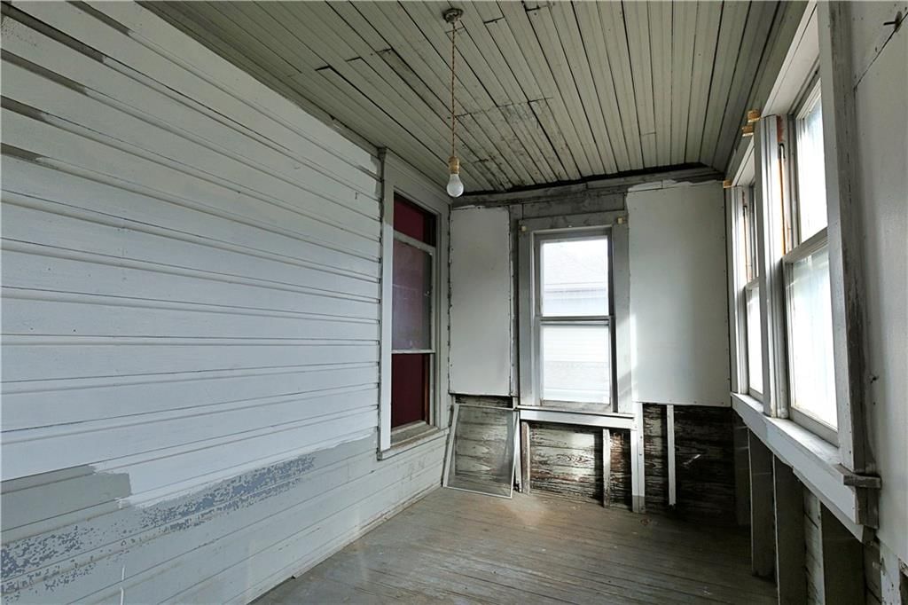 409 E Broadway Street — photo 45