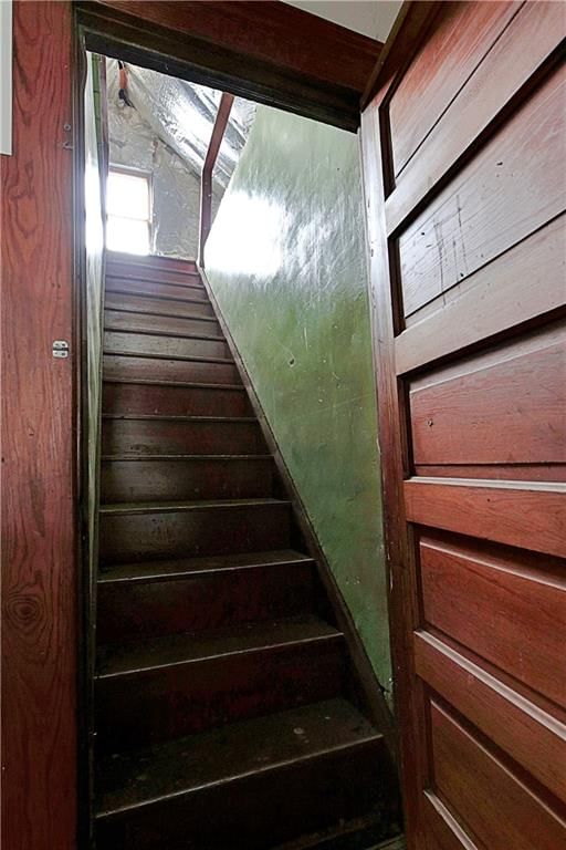 409 E Broadway Street — photo 46