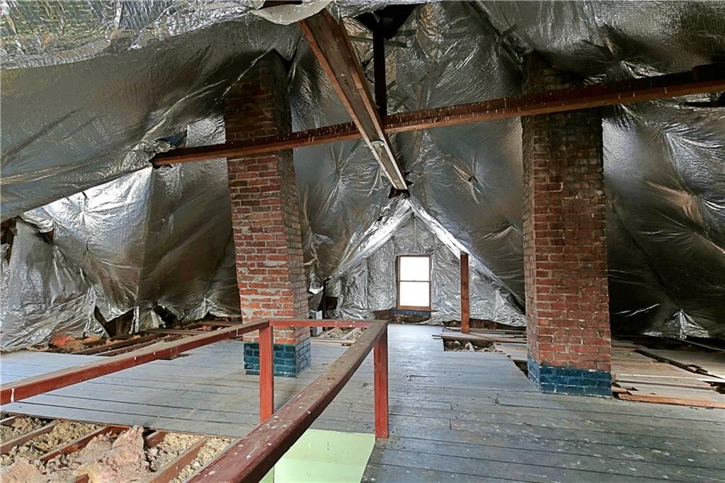 409 E Broadway Street — photo 47