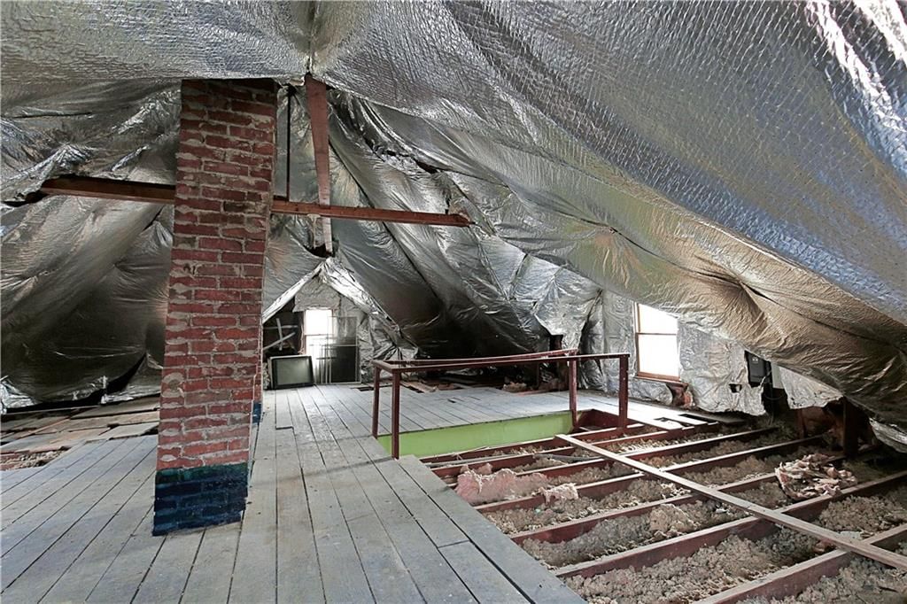 409 E Broadway Street — photo 49