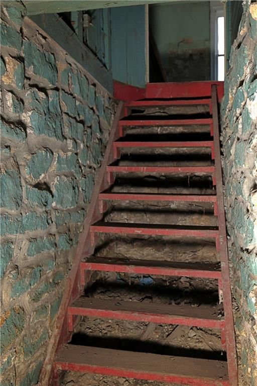 409 E Broadway Street — photo 51