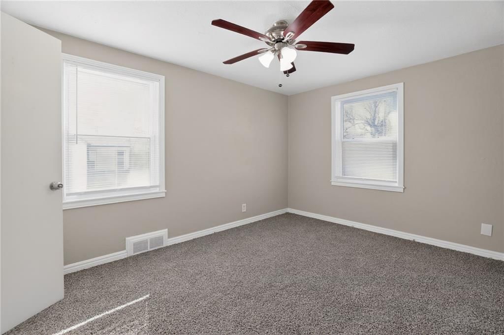 8016 HOLMES Road — photo 17